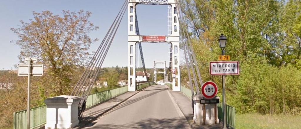 Un muerto y varios desaparecidos al derrumbarse un puente colgante en Francia