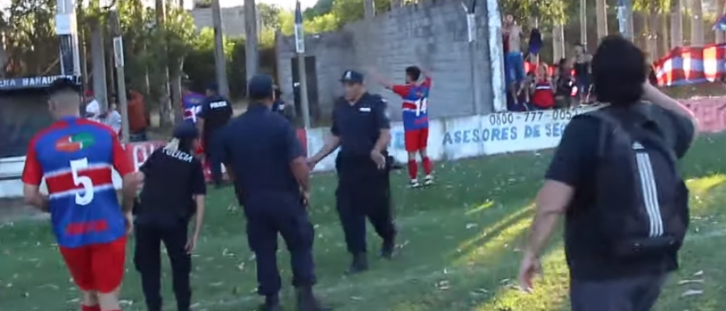 Video: batalla campal en el fútbol regional de Buenos Aires