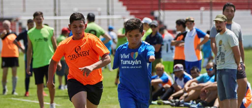 La Liga de F&uacute;tbol 5 Adaptado cop&oacute; la cancha de Hurac&aacute;n Las Heras