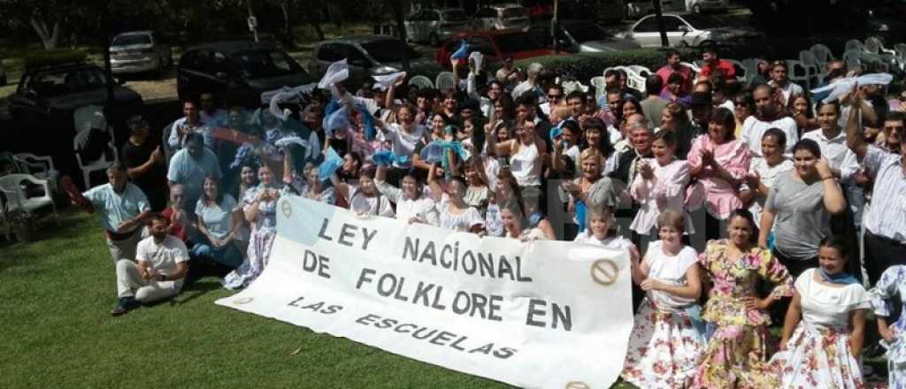 Por ley, las escuelas deber&aacute;n ense&ntilde;ar folclore