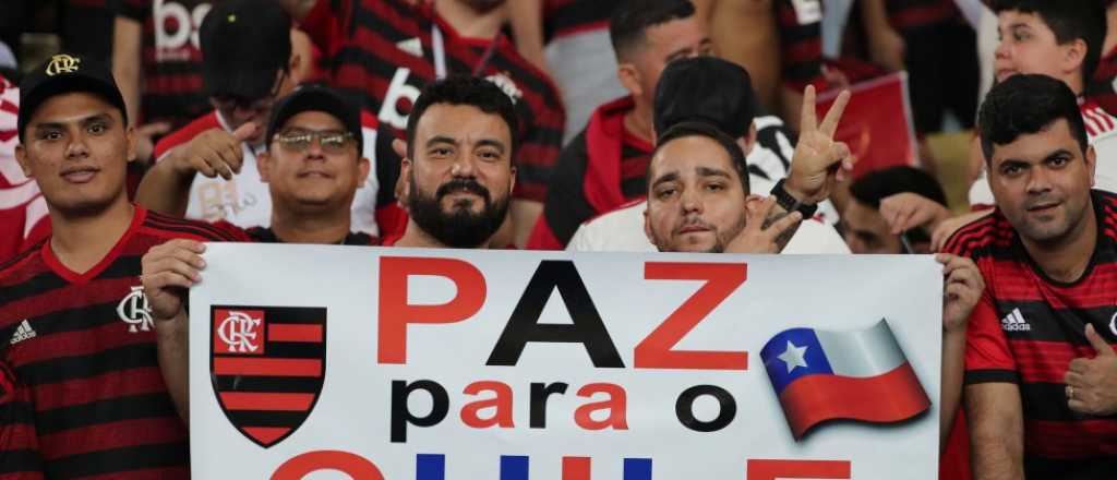 Barricadas en Chile frenan el paso de micros con hinchas de Flamengo