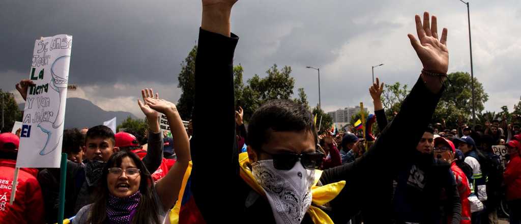 Protestas en Colombia: murió un estudiante herido por un explosivo