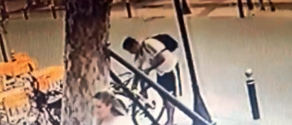 Video: robó una bicicleta en pleno centro de San Rafael y quedó registrado