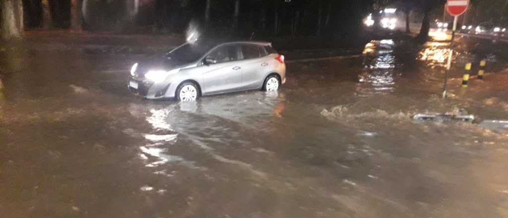 La lluvia inundó la zona de los Portones del Parque
