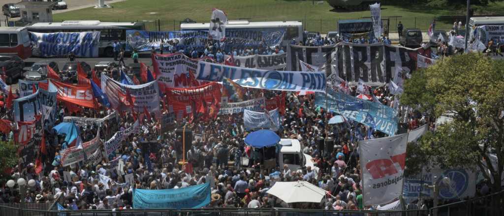 Agrupaciones kirchneristas marcharon por una Navidad "sin presos pol&iacute;ticos"