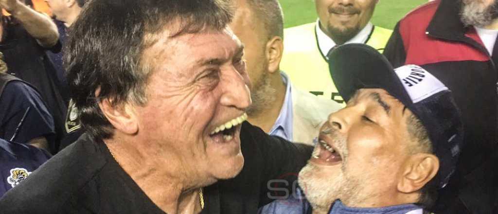Video: imperdible abrazo y charla entre Diego Maradona y Falcioni