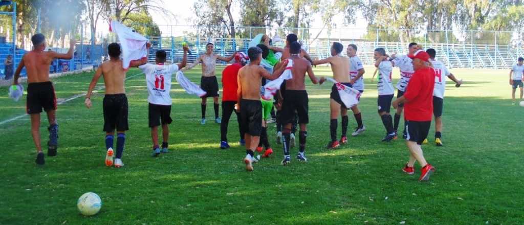 Video: gran gesto de los jugadores de Guti&eacute;rrez con los de Hurac&aacute;n Las Heras