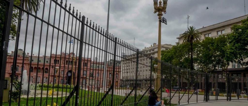 Fernández y Rodríguez Larreta acordaron sacar las rejas de Plaza de Mayo