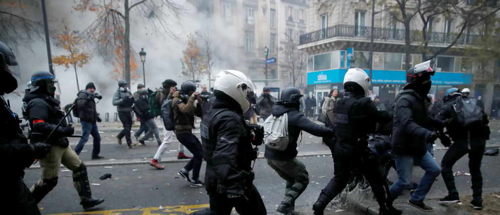 Graves incidentes en París por nuevas protestas contra Macrón