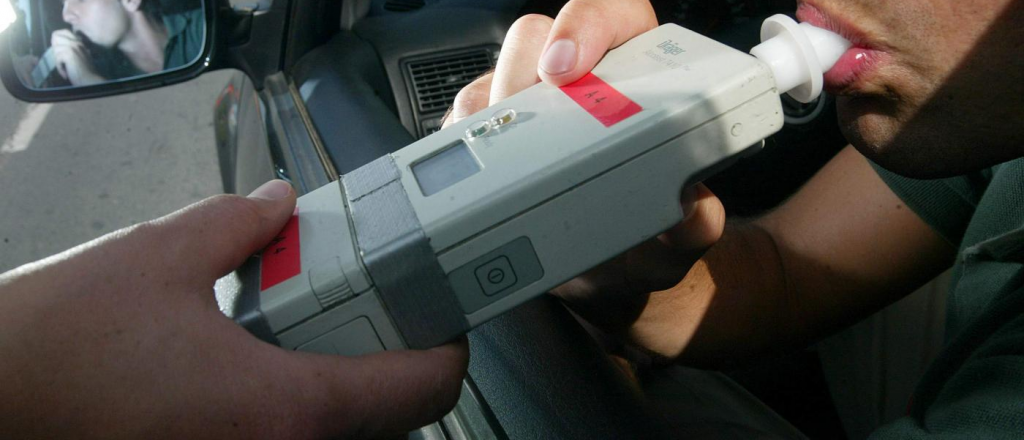 Conductor ebrio volcó en San Rafael y siguió manejando