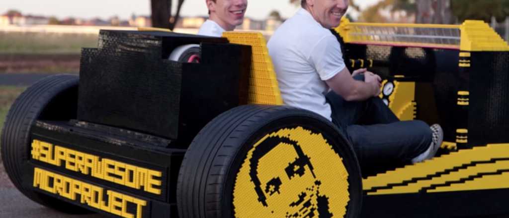 Creó un auto con 500 mil piezas de Lego