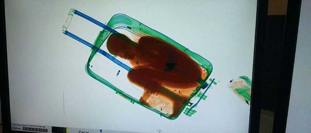 Un niño intentó entrar a España en una valija