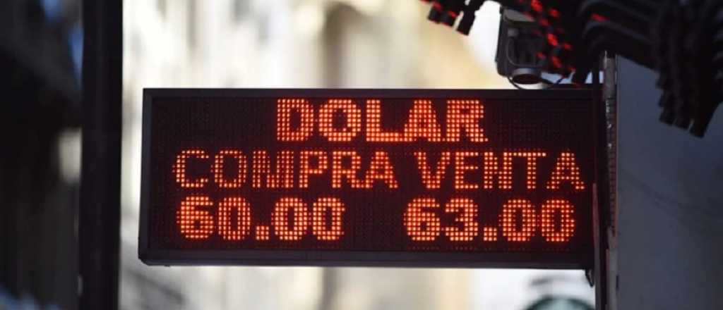 Dólar hoy: cotiza a $63 en el Banco Nación y el baja el riesgo país