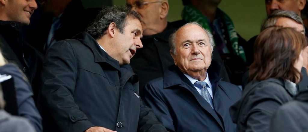 FIFA denunció a Blatter y a Platini para que devuelvan dinero 
