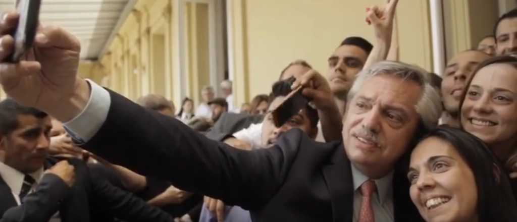 Alberto Fern&aacute;ndez recorri&oacute; la Casa Rosada a pura selfie