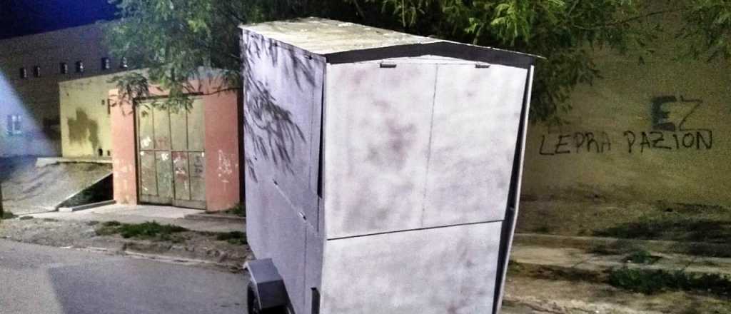 Le robaron su carrito de comidas y apareció en el barrio La Favorita