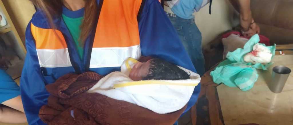 Policías ayudaron a dar a luz a una mamá en Guaymallén 