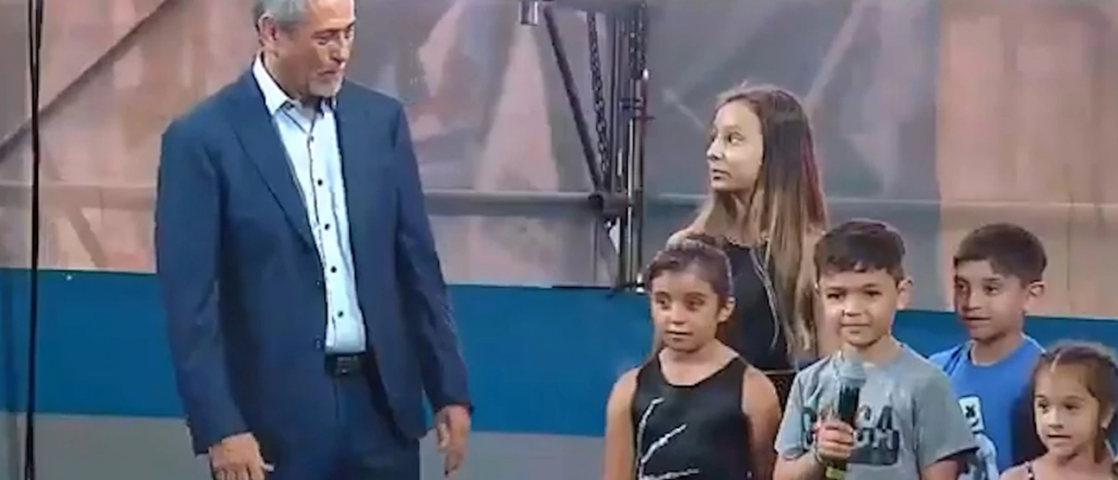 Un niño le tomó juramento al intendente de Avellaneda