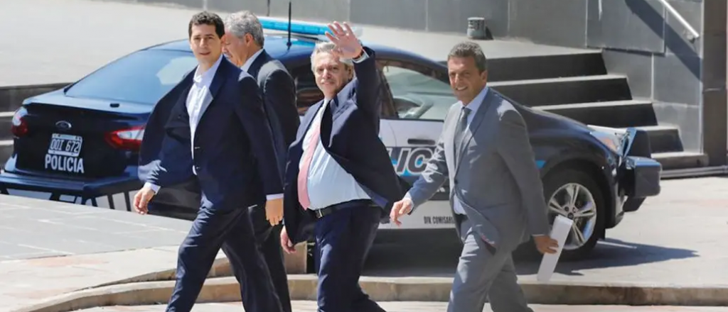 El Presidente dijo que levantar al pa&iacute;s "no es tarea solo de un gobierno"