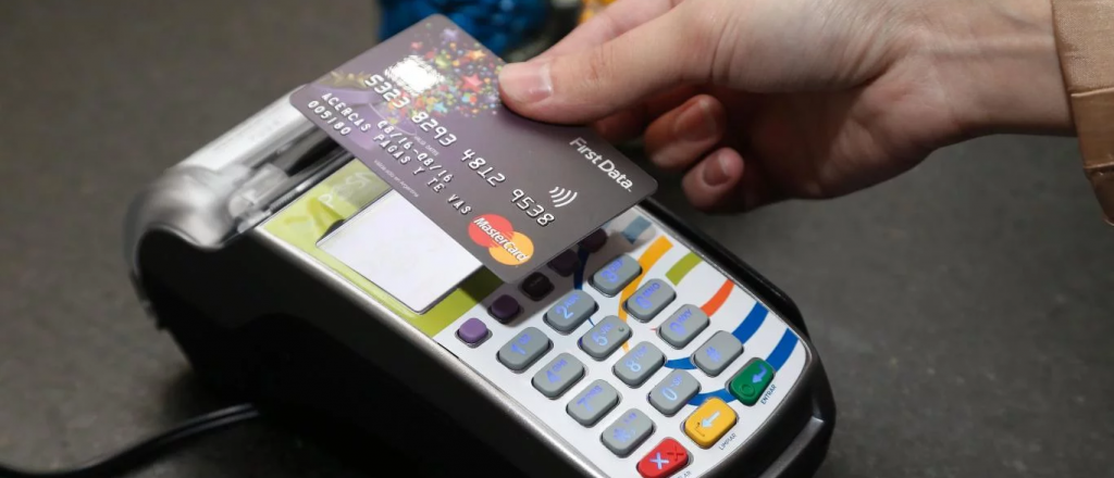 El cupo de compra de 200 dólares quedará exento de la suba del dólar turista