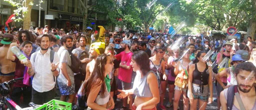 Manifestantes contra la Ley 7722 cortan San Martín y Peatonal