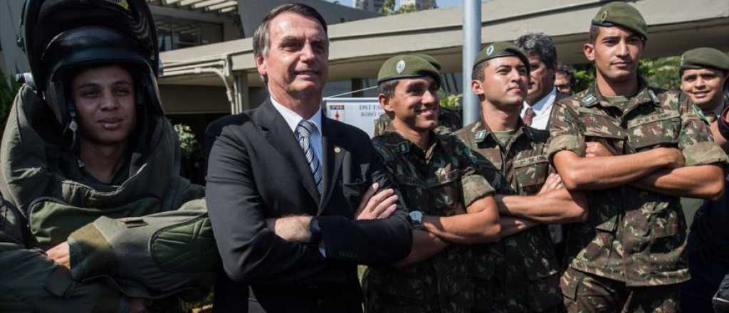 Bolsonaro indultó a policías y militares condenados por homicidios