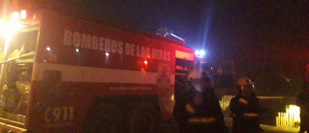 Explotó una garrafa y se quemaron tres casas en El Algarrobal