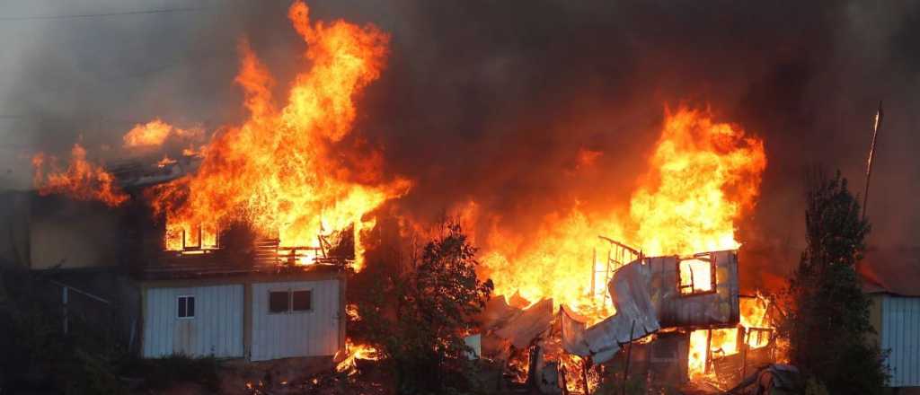 Ya son 200 casas arrasadas por el fuego en Valparaíso