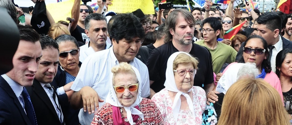 Evo Morales marchó con las Madres de Plaza de Mayo y les agradeció el apoyo