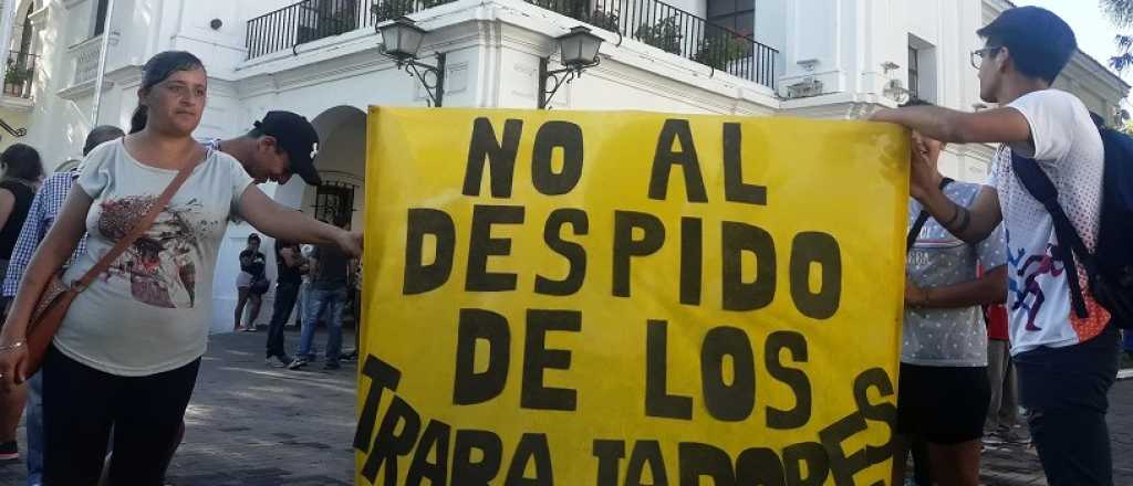 Protestan en San Martín porque no le renovaron a más de cien municipales