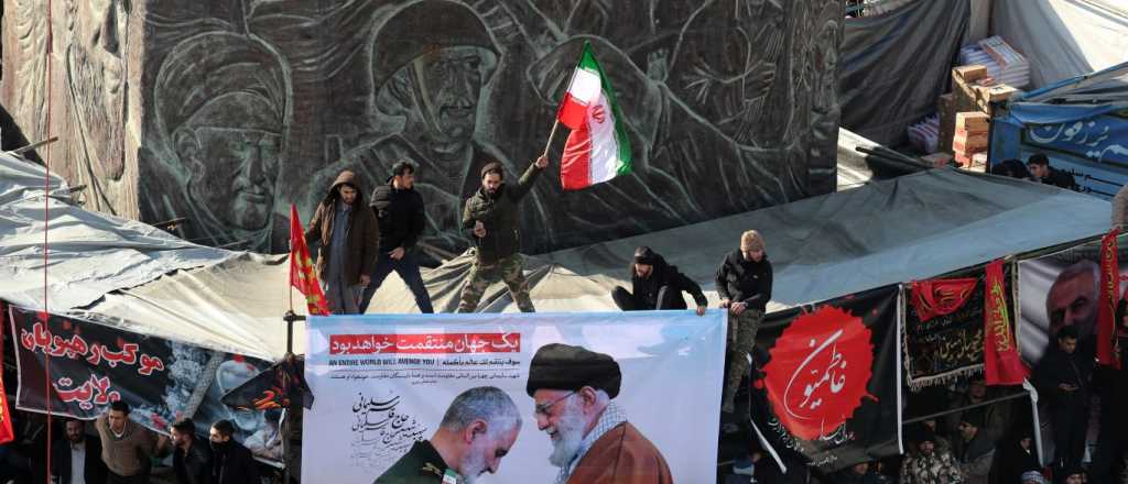 Miles de personas lloraron en las calles de Irán por Soleimani