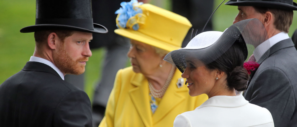 La reina Isabel se enteró por televisión que su nieto se retira y está "furiosa"