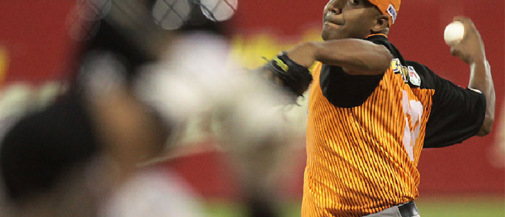 Video: batazos, pi&ntilde;as y descontrol en el b&eacute;isbol de Venezuela