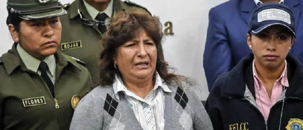 Detienen a una mujer que ven&iacute;a con US$ 100 mil que ser&iacute;an para Evo
