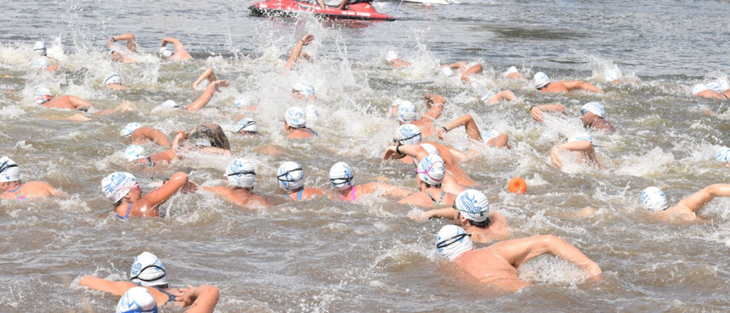 Prefectura busca a un nadador perdido en una competencia en Necochea
