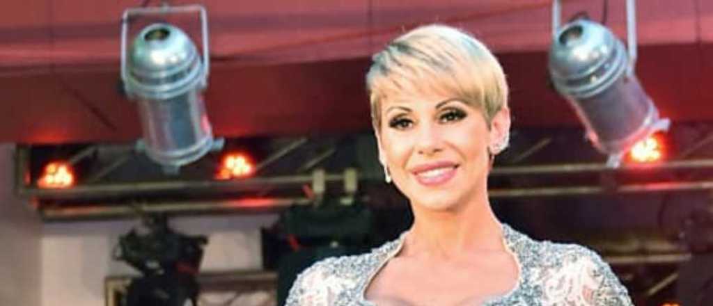 M&oacute;nica Farro se mostr&oacute; de espaldas como Dios la trajo al mundo