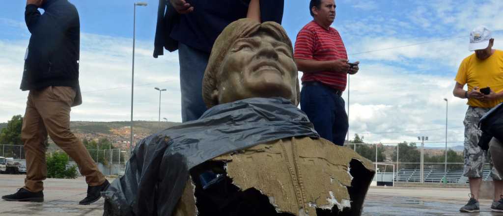 Retiraron un busto de Evo Morales en Cochabamba 