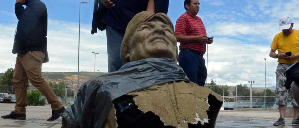 Retiraron un busto de Evo Morales en Cochabamba