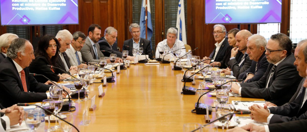 La UIA expres&oacute; que las medidas del Gobierno no son suficientes