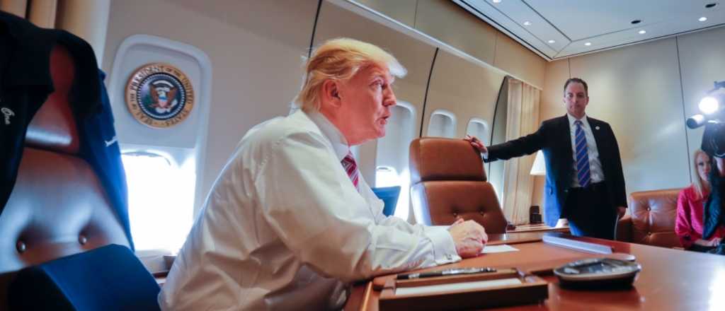 Aburrido en el avión, Trump rompió su récord de tuits 