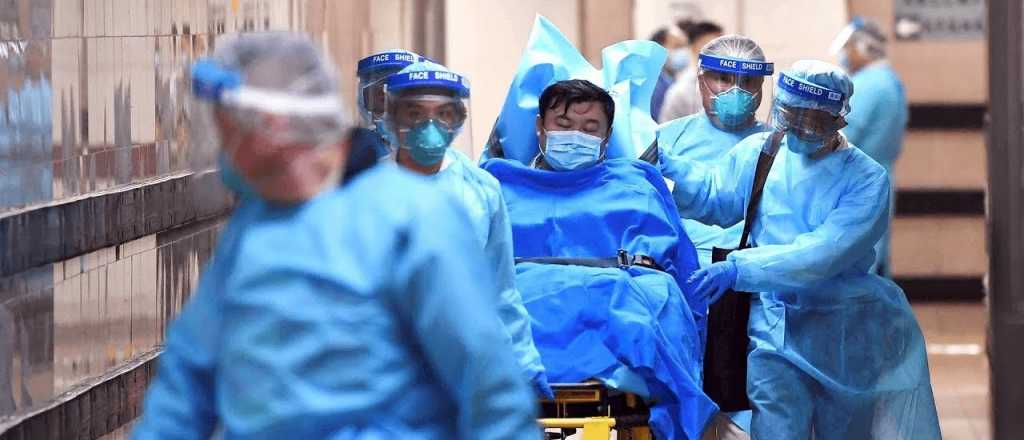 Video: entre cad&aacute;veres, m&eacute;dicos atienden a infectados de Coronavirus