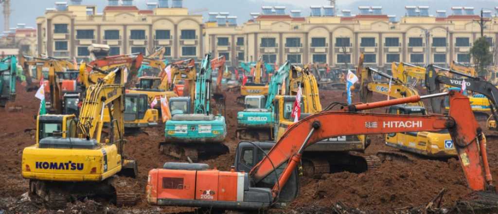 Por el coronavirus, China construye un hospital en 7 días