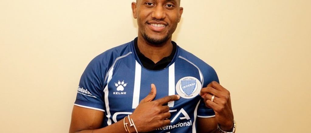 Kelme dejar&aacute; de vestir al Tomba