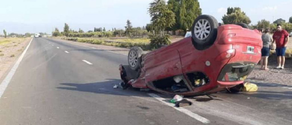 Un hombre volcó y murió aplastado en su auto, en San Martín
