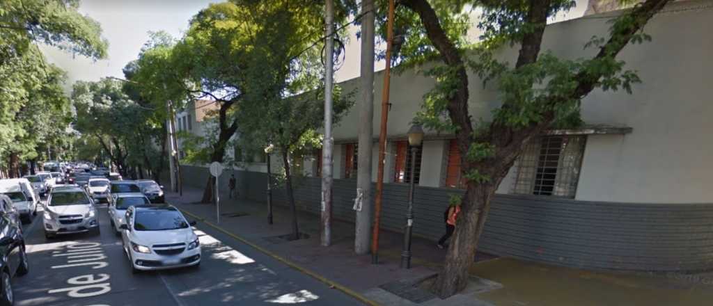 Detuvieron a una pareja cuando robaba portal&aacute;mparas en el Centro