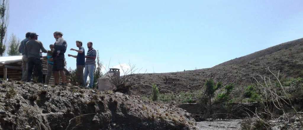 El Gobierno alertó a familias de Potrerillos que viven a la vera de arroyos