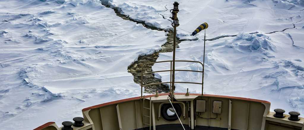 Video: así rompe el hielo de la Antártida el ARA Almirante Irízar