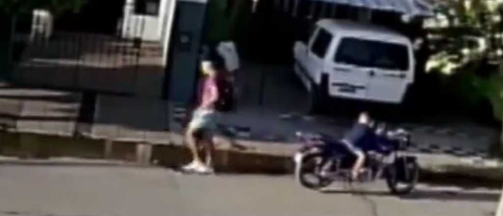 Video: motochorro sali&oacute; a robar con su hijo de 3 a&ntilde;os  
