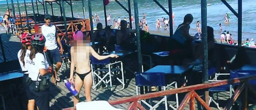 Una mujer hizo topless en Las Grutas y llamaron a la policía