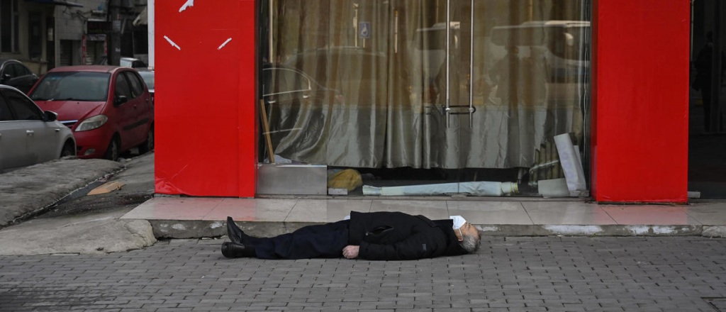 China proh&iacute;be los funerales de los muertos por coronavirus, que suman 305